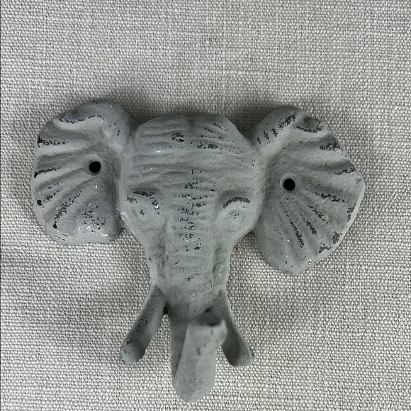 Cast Iron Elephant Wall Hook Hand Painted Gray Distressed Nursery Mudroom Hall - Picture 1 of 6